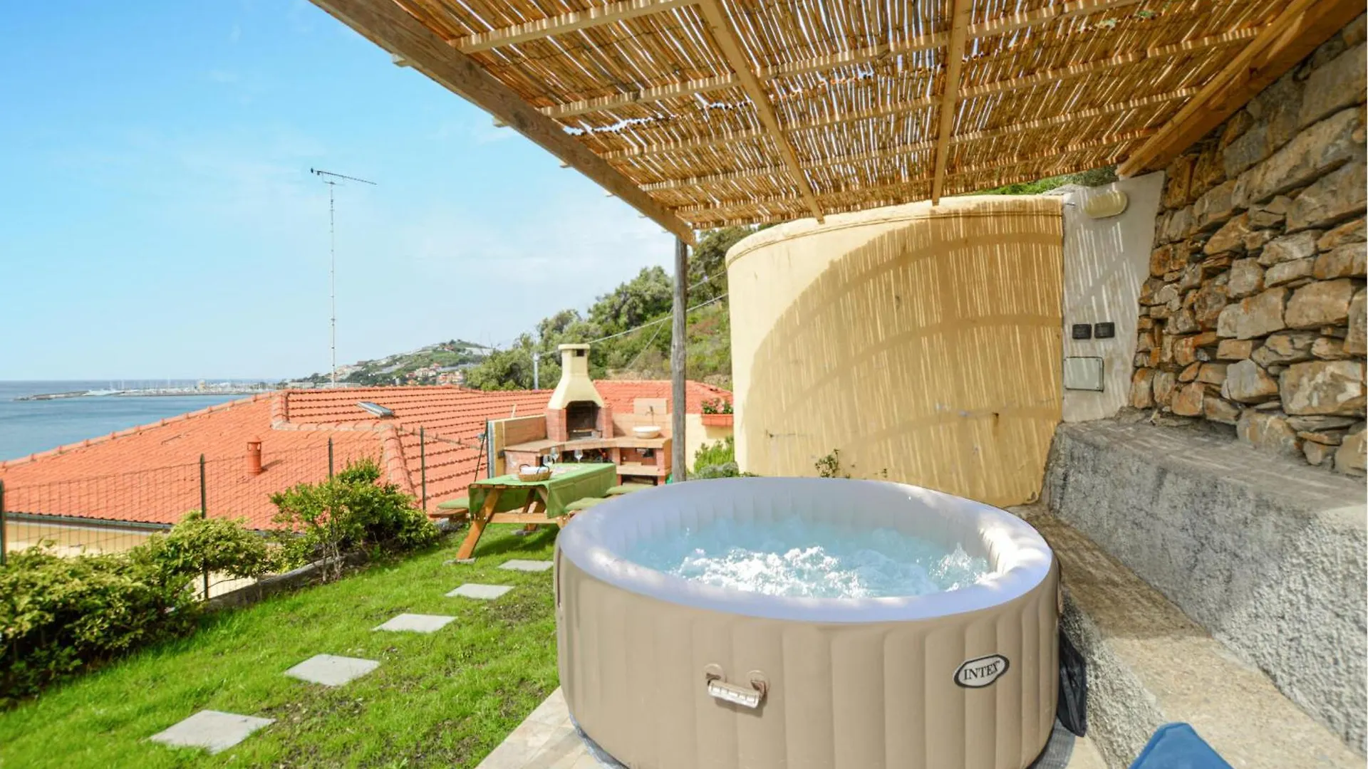 2 Bedroom Awesome Home In Cipressa 0*,