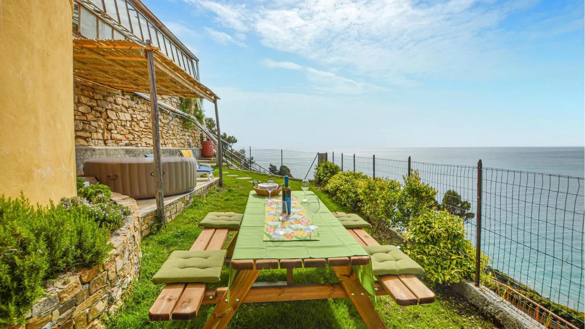 Casa vacanze 2 Bedroom Awesome Home In Cipressa
