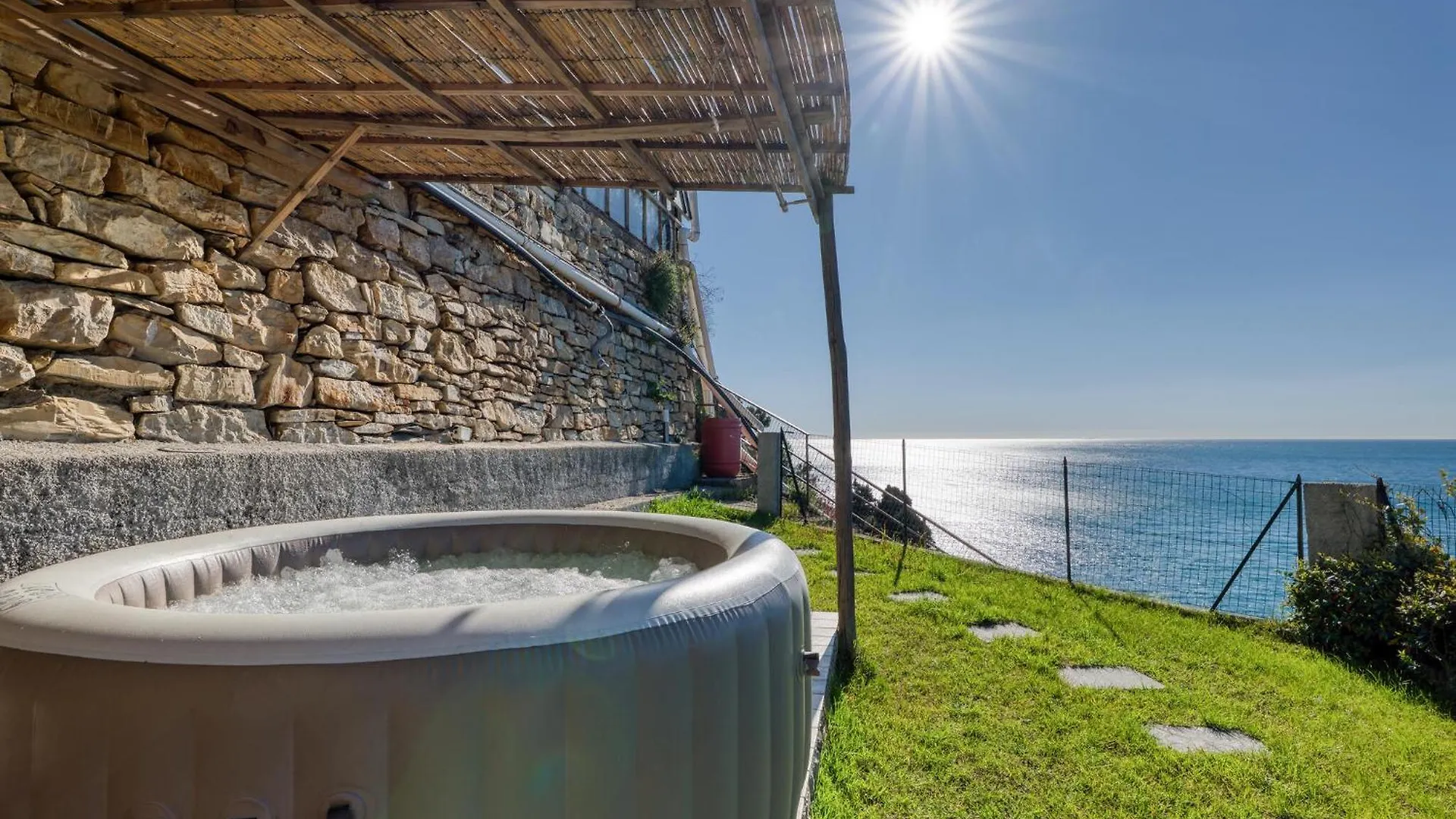 Casa vacanze 2 Bedroom Awesome Home In Cipressa Italia